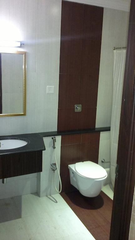 Hotel Sea Palace Kollam Ngoại thất bức ảnh