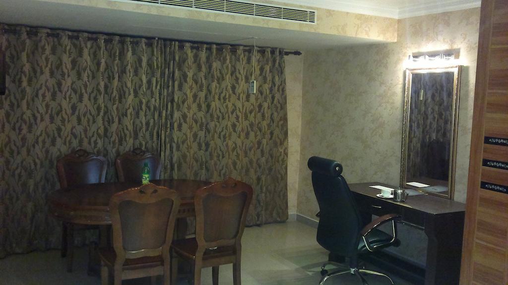 Hotel Sea Palace Kollam Ngoại thất bức ảnh