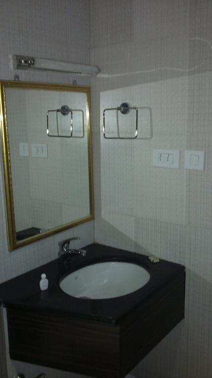 Hotel Sea Palace Kollam Phòng bức ảnh
