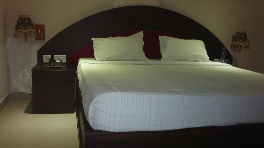 Hotel Sea Palace Kollam Phòng bức ảnh