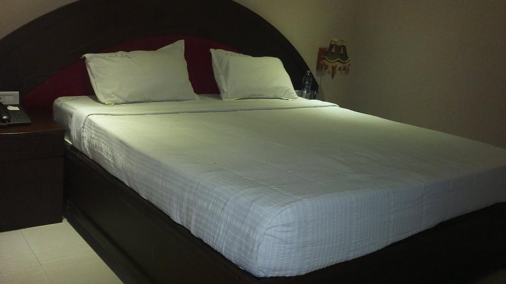 Hotel Sea Palace Kollam Phòng bức ảnh