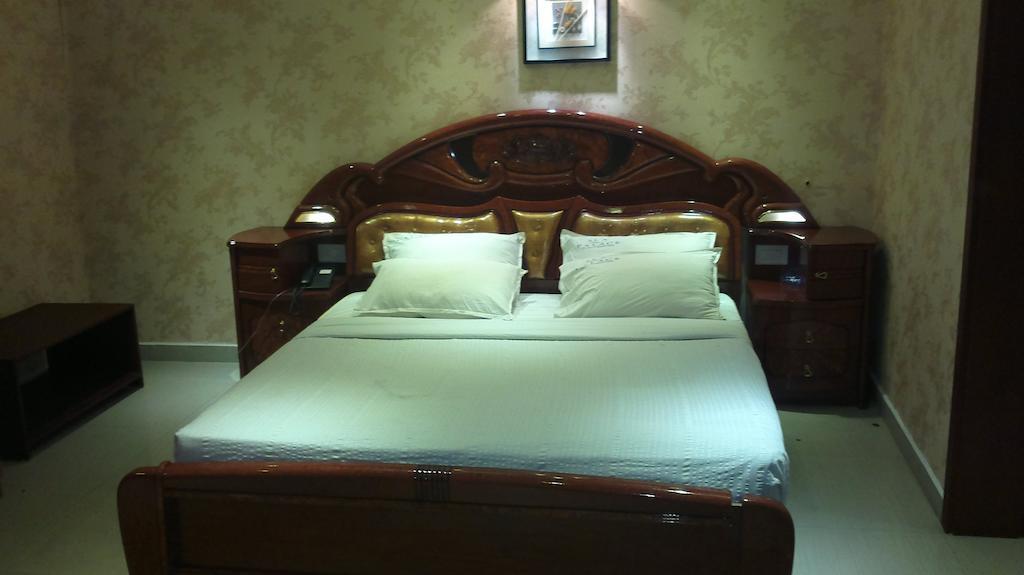 Hotel Sea Palace Kollam Phòng bức ảnh