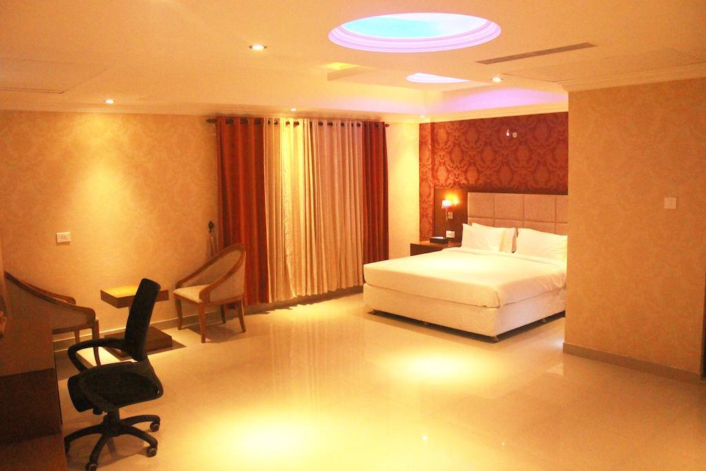 Hotel Sea Palace Kollam Phòng bức ảnh